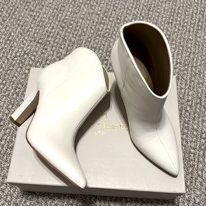 Marc Fisher Miggi Ivory Leather White boots Booties 6
